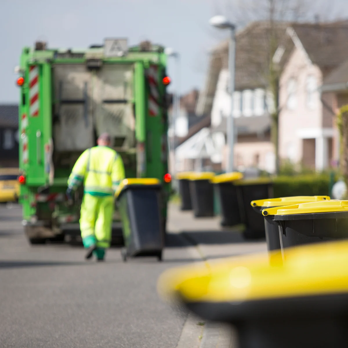 Schönmackers Entsorgungsfahrzeug bei der kommunalen Leerung – digitale Verwaltung mit der Software wastewatcher